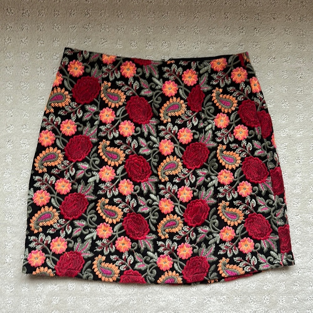 URBAN OUTFITTERS JACQUARD SKIRT SIZE XS
